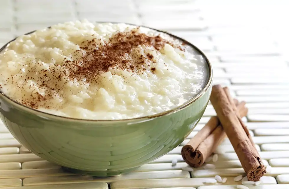 Sabor que resiste al tiempo: receta de arroz con leche de la abuela.