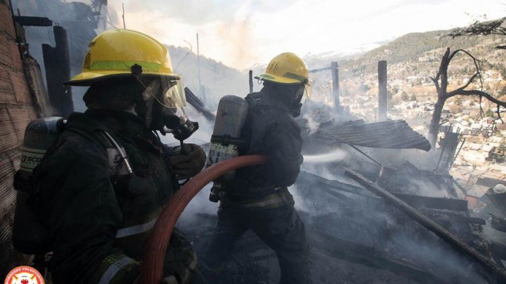 Incendio en San Martín de los Andes: más de 20 personas se quedaron sin hogar (Gentileza)