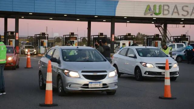 El flujo vehicular se hizo sentir en las rutas que conducen a la Costa Atlántica. Foto Vía País.