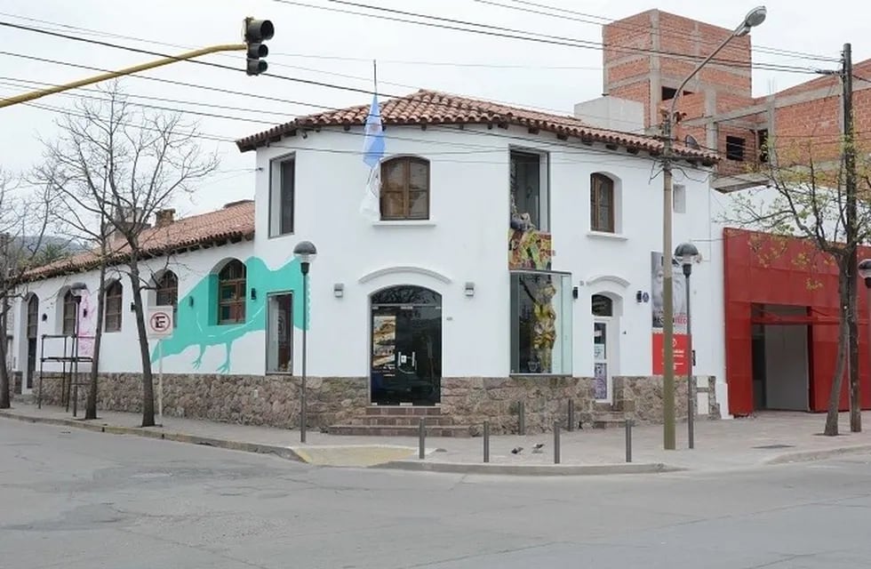 Centro Cultural "Héctor Tizón", de la Municipalidad de San Salvador de Jujuy.