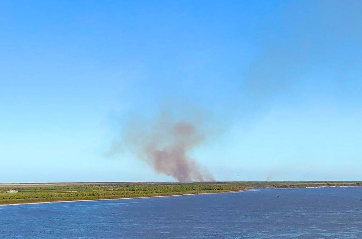 La huella del fuego en el Delta pudo verse con claridad desde los edificios de la costanera central.