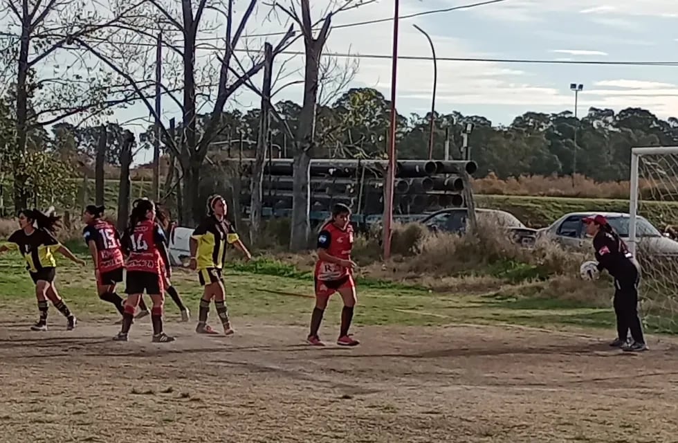 Ramonas sigue firme en el torneo de Fútbol Femenino.