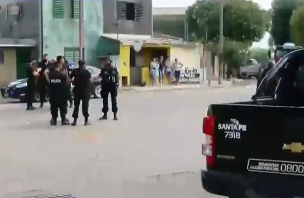 La Policía montó un operativo sobre Suipacha al 3000 tras la emboscada fatal. (Canal 3)