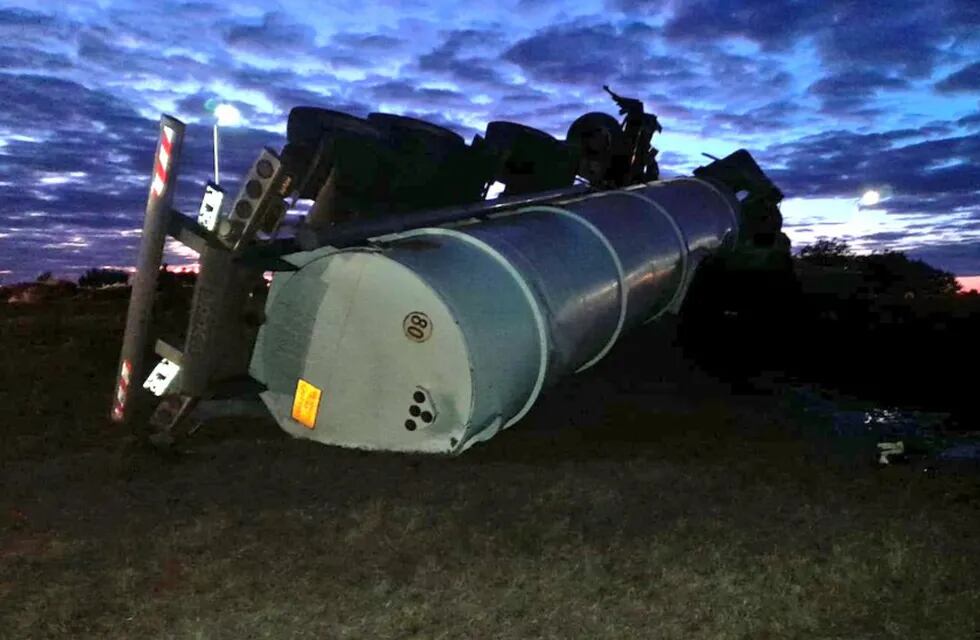 Un camionero murió por un siniestro en autopista Córdoba-Rosario (Policía).