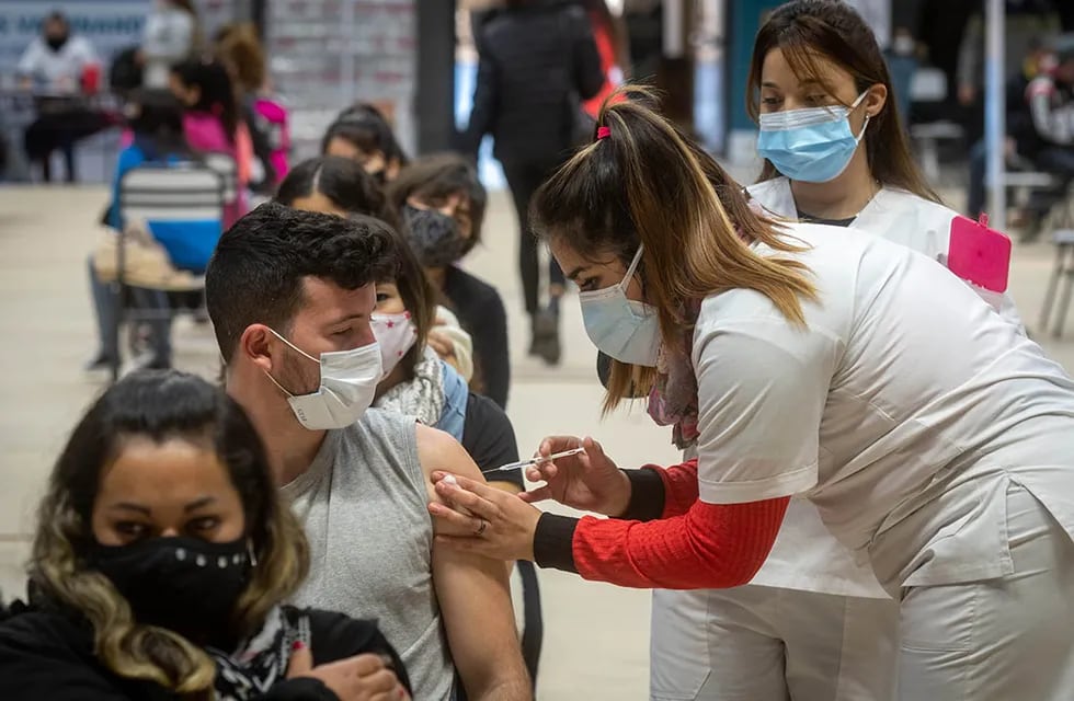 La batalla contra el coronavirus sigue firme en la provincia, siendo la vacunación una de las frentes más importantes.