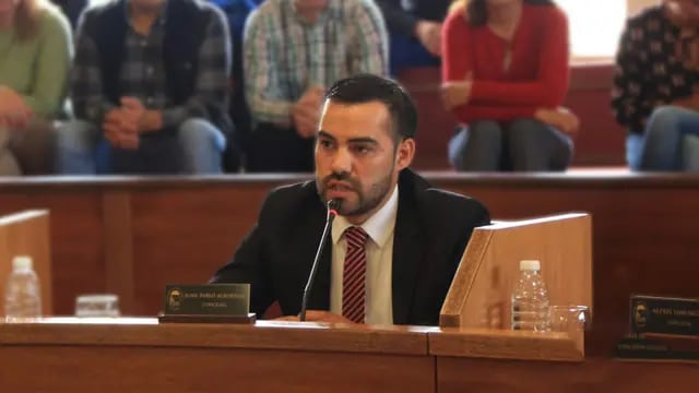El concejal Juan Pablo Albornoz criticó a la secretaria de estado de Turismo, Valeria Pelliza.