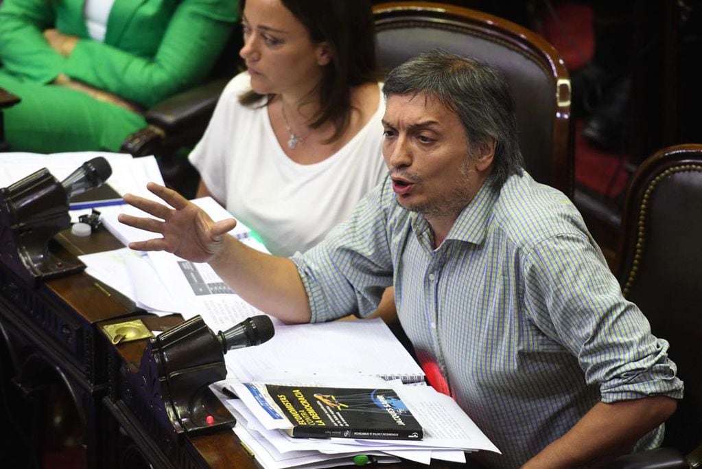 Máximo Kirchner, mediante una carta, renunció a la presidencia del bloque de Diputados del Frente de Todos y criticó el acuerdo con el FMI.