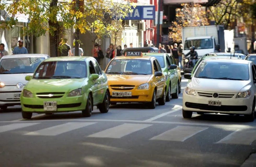 Taxistas de Córdoba advierten de un posible paro en contra de las aplicaciones.