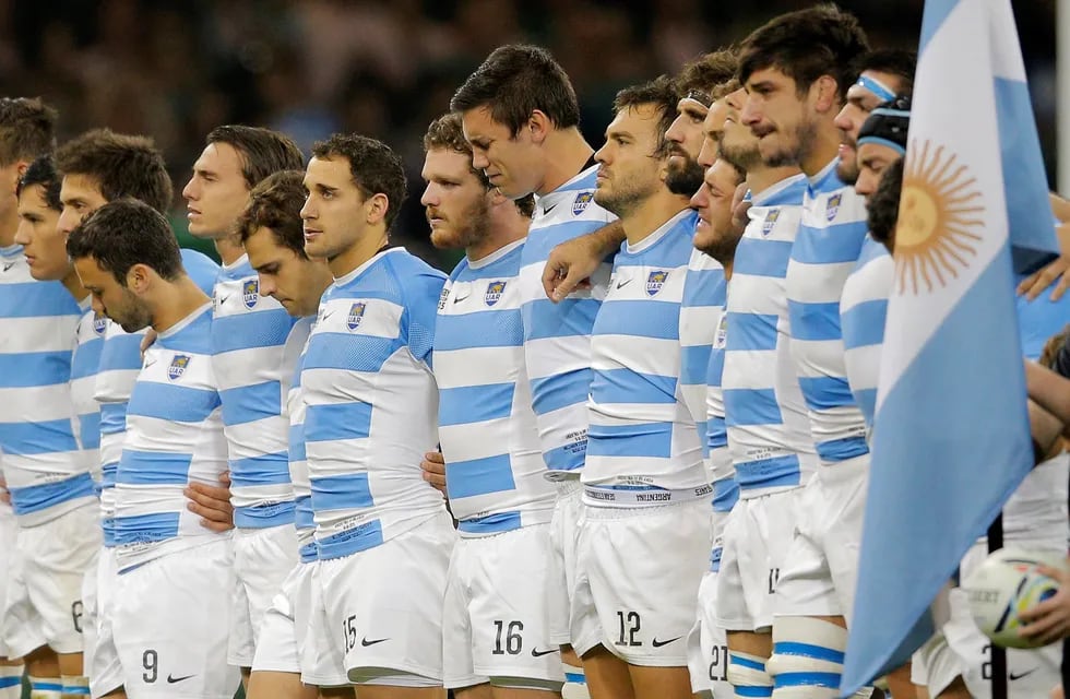 rugbiers argentinos cantan cantando el himno argentinornThe Argentina team sings their national anthem before the start of the Rugby World Cup quarterfinal match between Ireland and Argentina at the Millennium Stadium in Cardiff, Wales,  Sunday, Oct. 18, 2015. (AP Photo/Christophe Ena) gales inglaterra  campeonato mundial de rugby 2015 rugby rugbiers partido seleccion argentina los pumas irlanda
