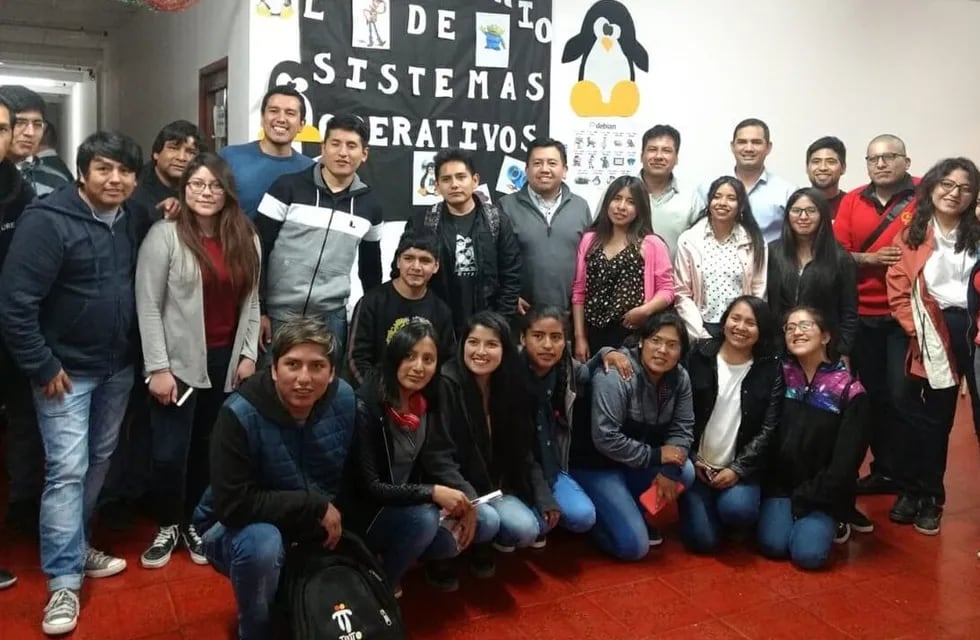La Facultad de Ingeniería de la Universidad Nacional de Jujuy ofrece en La Quiaca la carrera de Analista Programador Universitario.