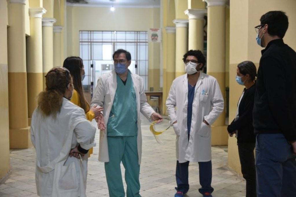 Tres profesionales médicos y cuatro de enfermería con especialidad en Cuidado de Pacientes Críticos llegados desde Córdoba, se integraron temporariamente al sistema sanitario jujeño.