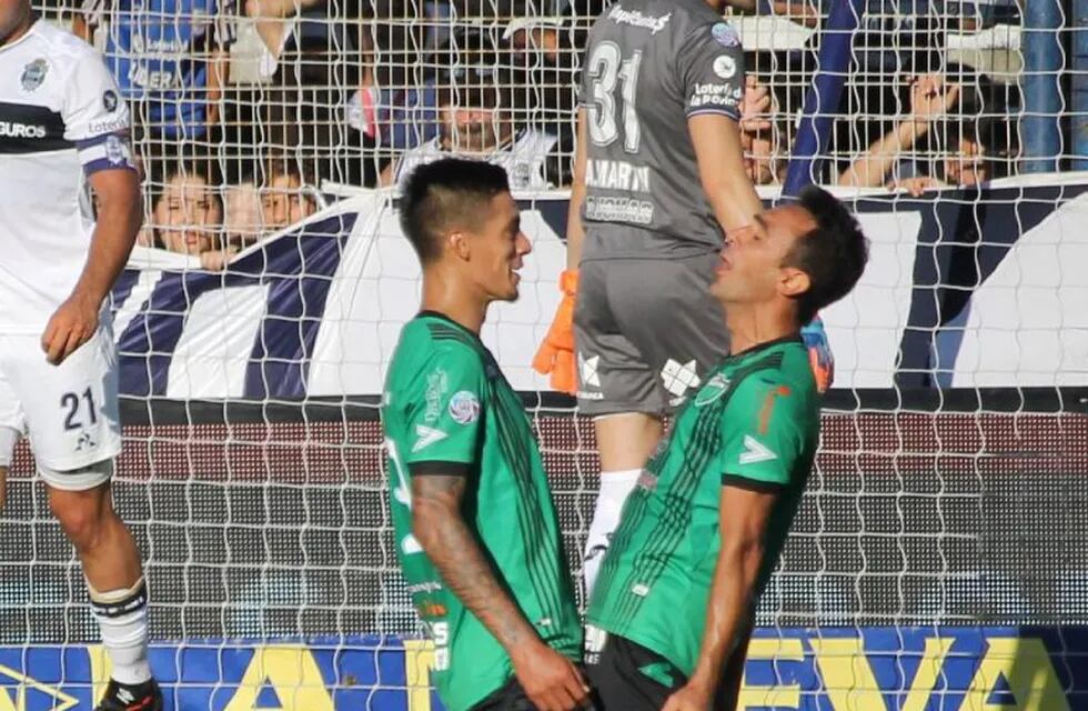 El gol de Gelabert en La Plata, como para poner de pie a los sanjuaninos. Mal resultado para Belgrano.