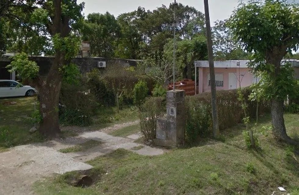 Joven fue interceptado por la policía mientras intentaba ingresar a una vivienda. (Street View)