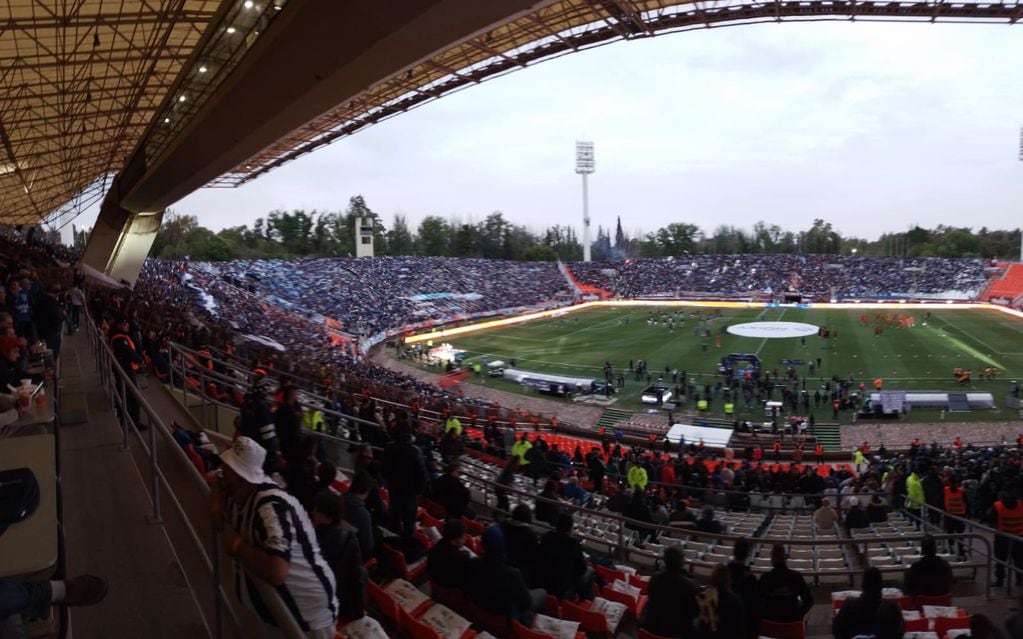 Azzaro aseguró que el 70 por ciento del estadio era ocupado por hinchas albiazules.