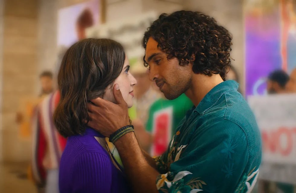 Choose Love. (L to R) Laura Marano as Cami, Jordi Webber as Jack in Choose Love. Courtesy of Netflix © 2023.