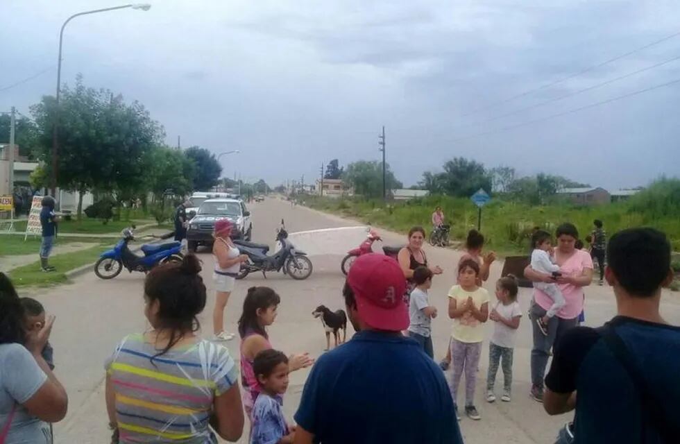 Protesta de vecinos por desalojo - Foto: Lucía Ballesteros (vecina en protesta)
