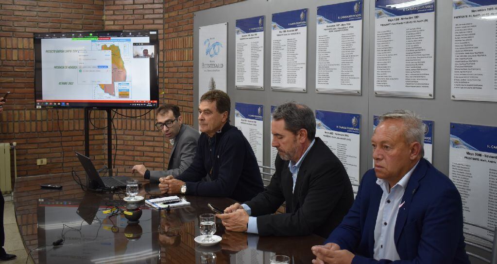 Jorge Difonso, Mauricio Torres (UP-FR), José María Videla (FR) presentaron el proyecto de creación de un Plan Estratégico de Energía Limpia Termosolar, para Mendoza.