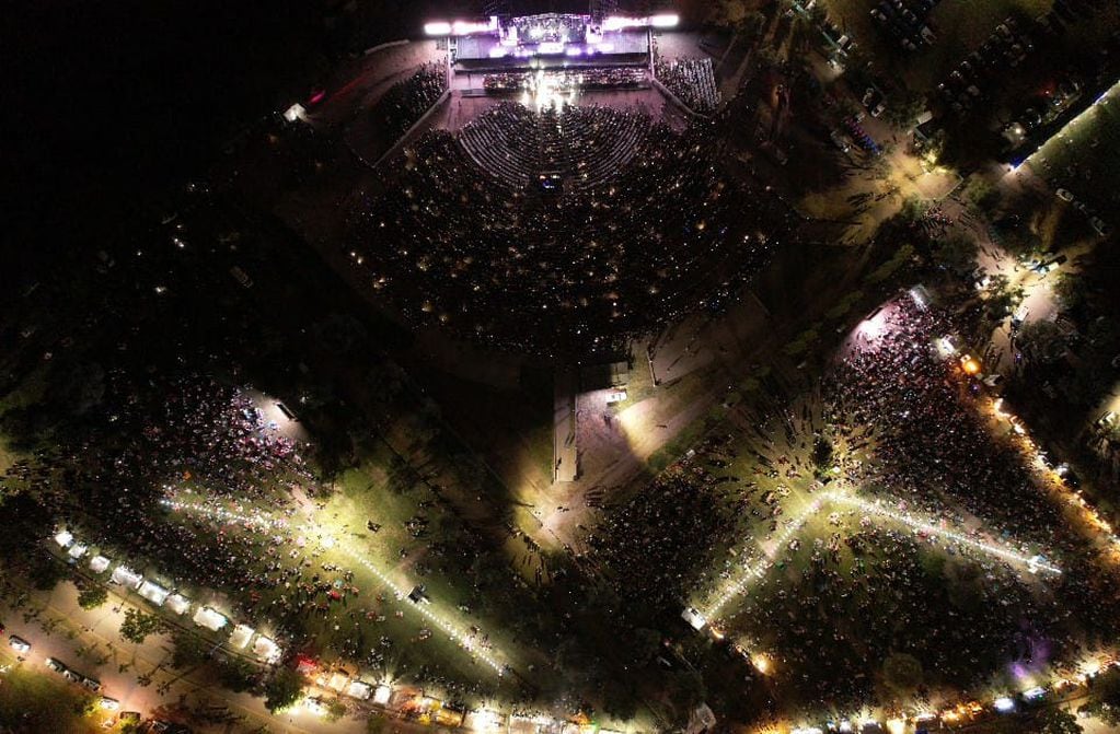 Maipú: más de 30 mil personas disfrutaron de la segunda noche del Festival del Malbec y el Olivo.