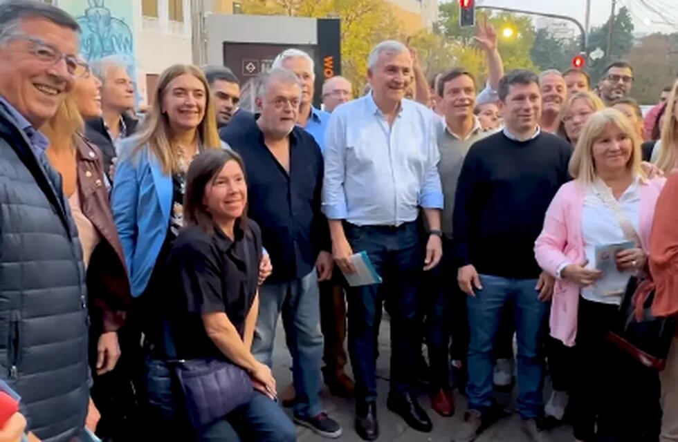 El gobernador de Jujuy y precandidato a presidente por la UCR, Gerardo Morales, estuvo de campaña en La Plata.