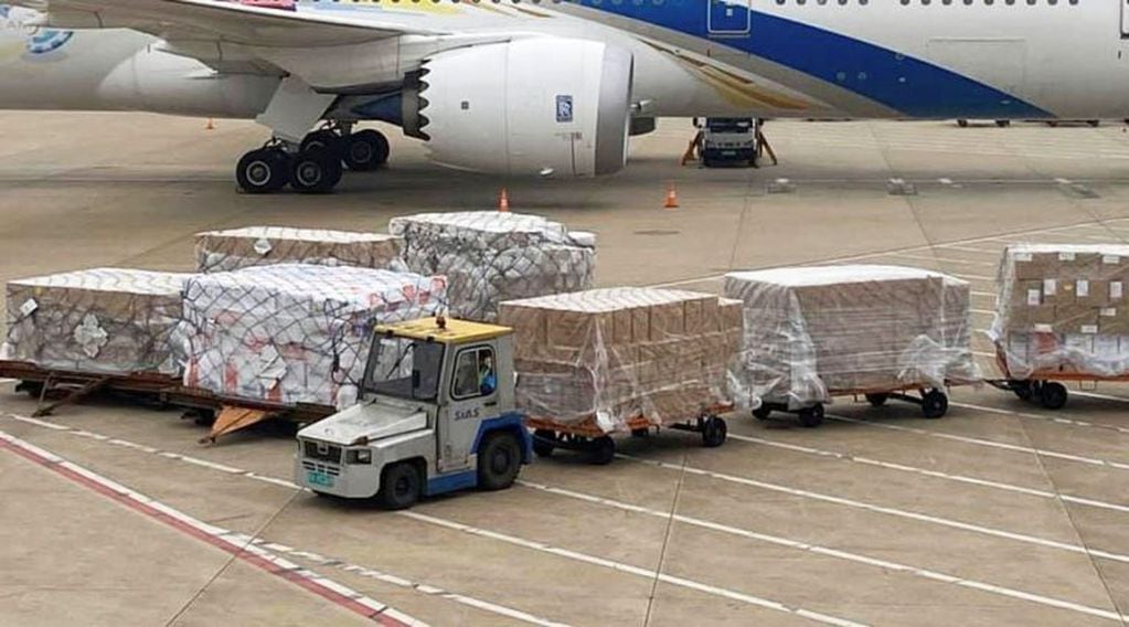 El vuelo transporta 13 toneladas de insumos médicos (Facebook)