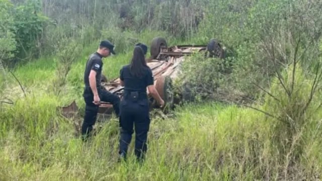 El Soberbio: gendarme sufrió un accidente y su automóvil quedó en posición invertida