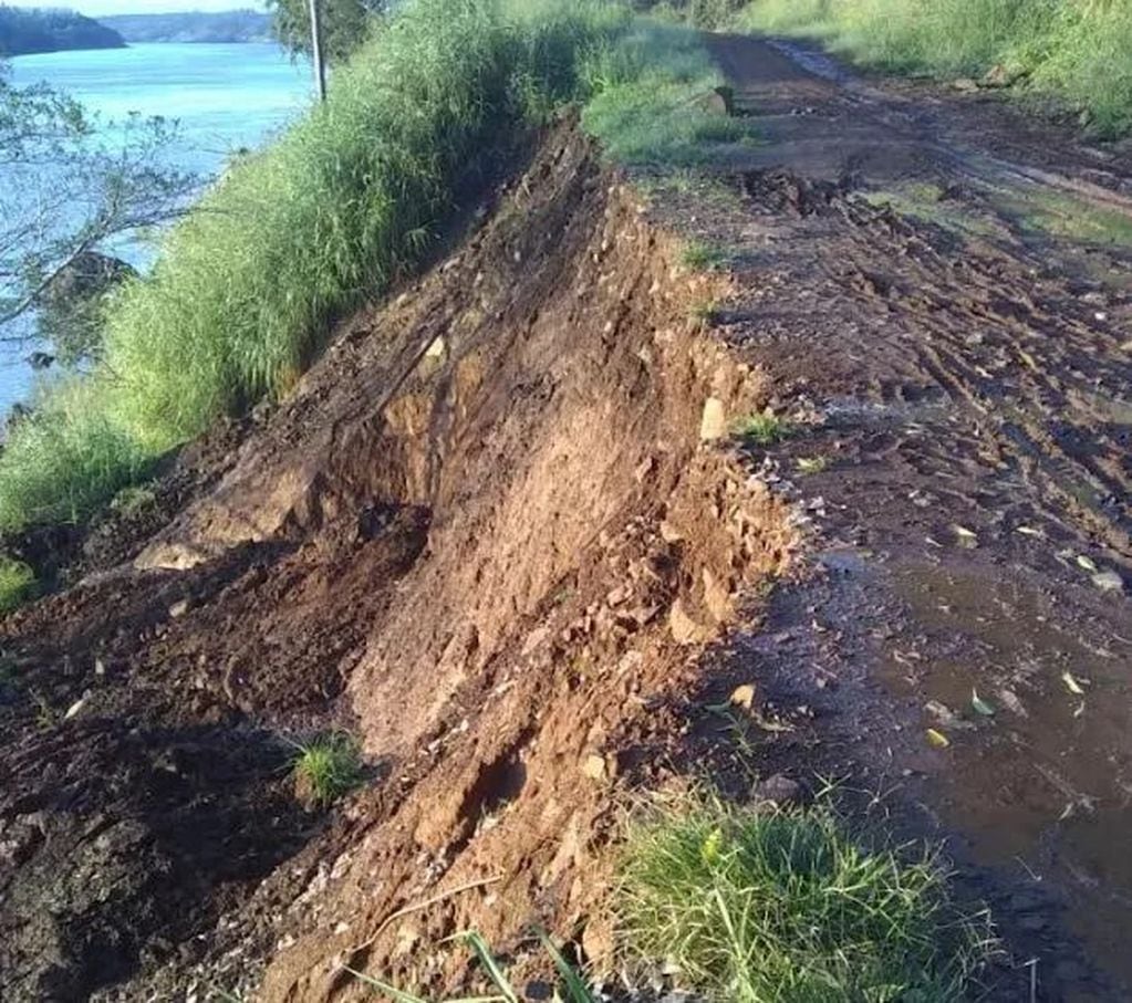 Nuevos derrumbes en la Costanera de Puerto Piray.