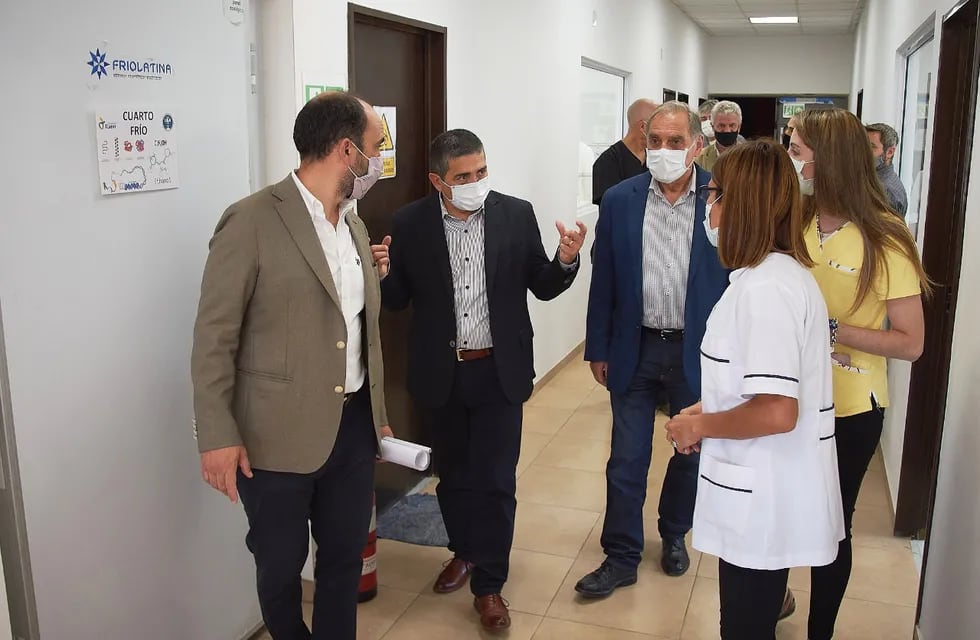 José Thomas recorrió el nuevo laboratorio en General Alvear, para realizar análisis de PCR, junto al intendente Walther Marcolini.