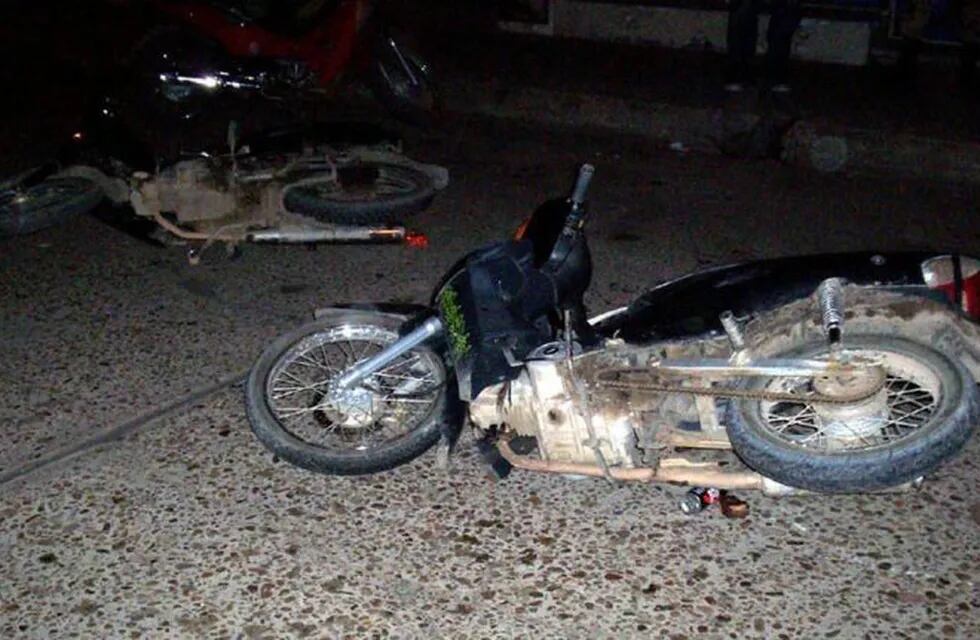 Las motos quedaron en la calle y los heridos fueron trasladados al Centro Integral de Salud Banda.