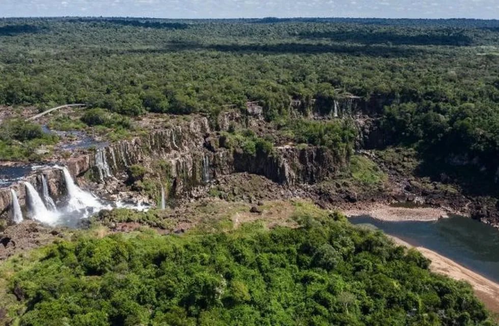 El Parque Nacional Iguazú evidencia la falta de agua en todos sus saltos.