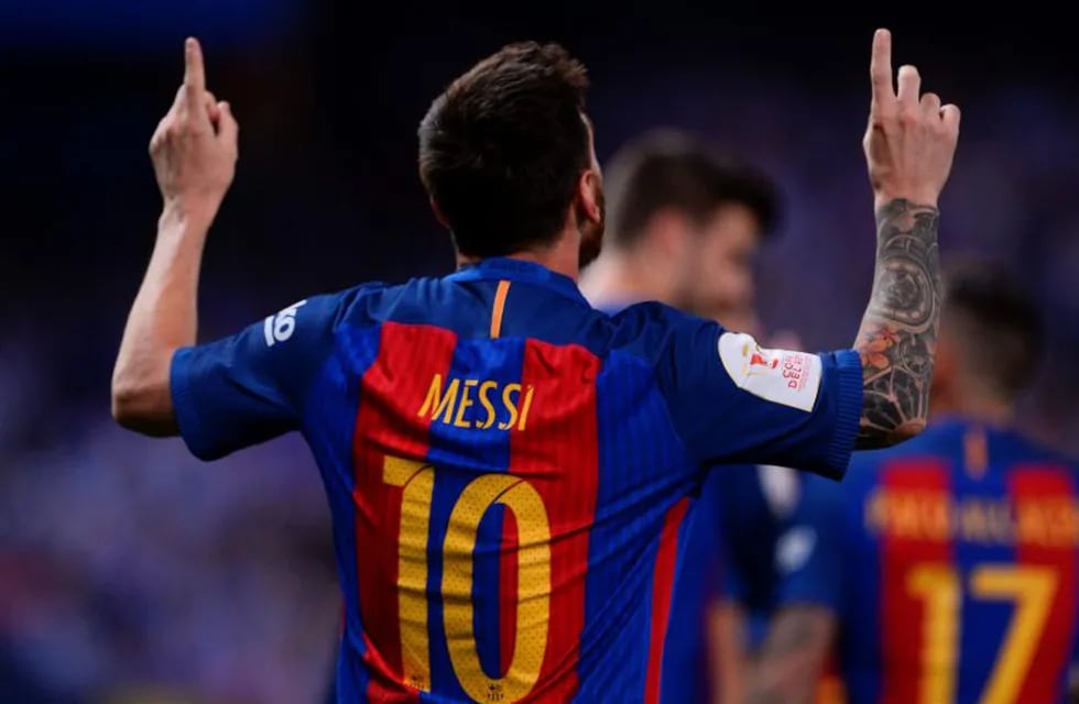Barcelona's Argentinian forward Lionel Messi celebrates after scoring during the Spanish Copa del Rey (King's Cup) final football match FC Barcelona vs Deportivo Alaves at the Vicente Calderon stadium in Madrid on May 27, 2017. / AFP PHOTO / Josep LAGO españa lionel messi campeonato torneo copa del rey 2017 futbol futbolistas partido barcelona Deportivo Alaves