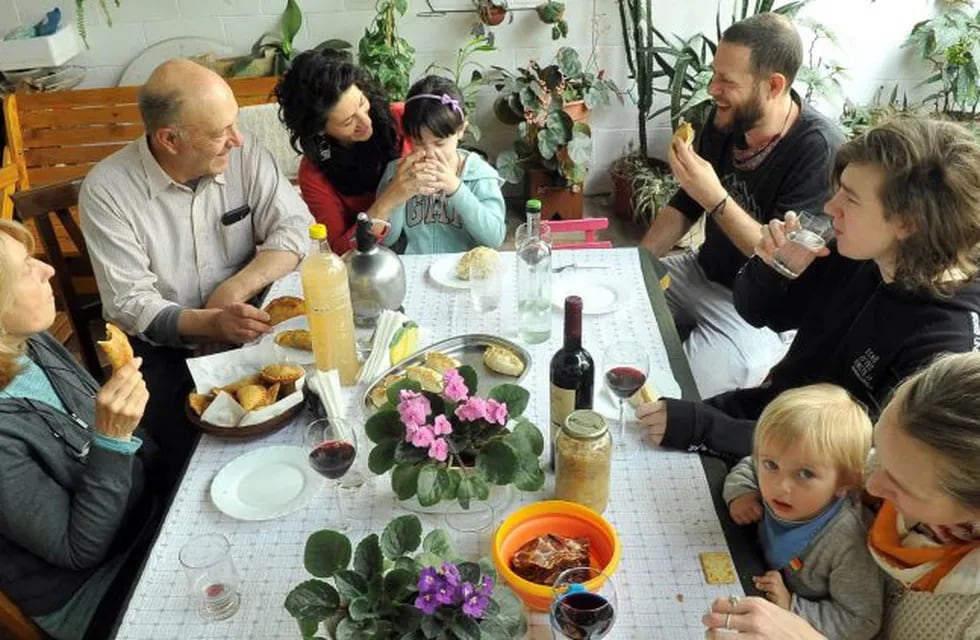 Este domingo será un Día de la Madre atípico, como todo el año, sin autorización para reuniones familiares.