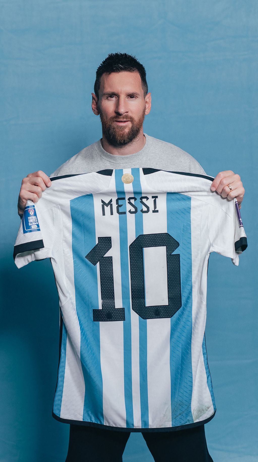 Messi con una de las camisetas del Mundial