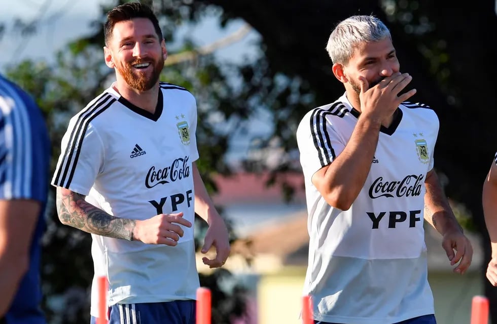 Lionel Messi y Sergio Agüero, más cerca de juntarse en Barcelona.
