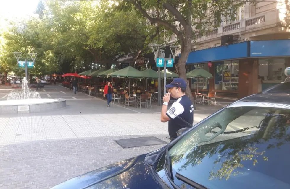 Policía de Mendoza megáfono peatonal