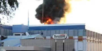 Incendio en una fábrica de pinturas