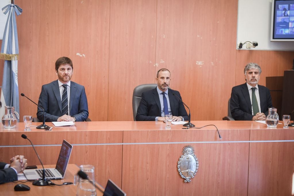 Los jueces del TOF2 que llevaron adelante la causa "Vialidad". Andrés Basso , Jorge Gorini y Rodrigo Giménez Uriburu. Foto Federico López Claro.