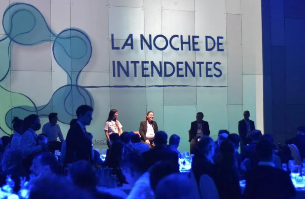 Pérez participó de la “Noche de los intendentes” junto a referentes del sector público y privado