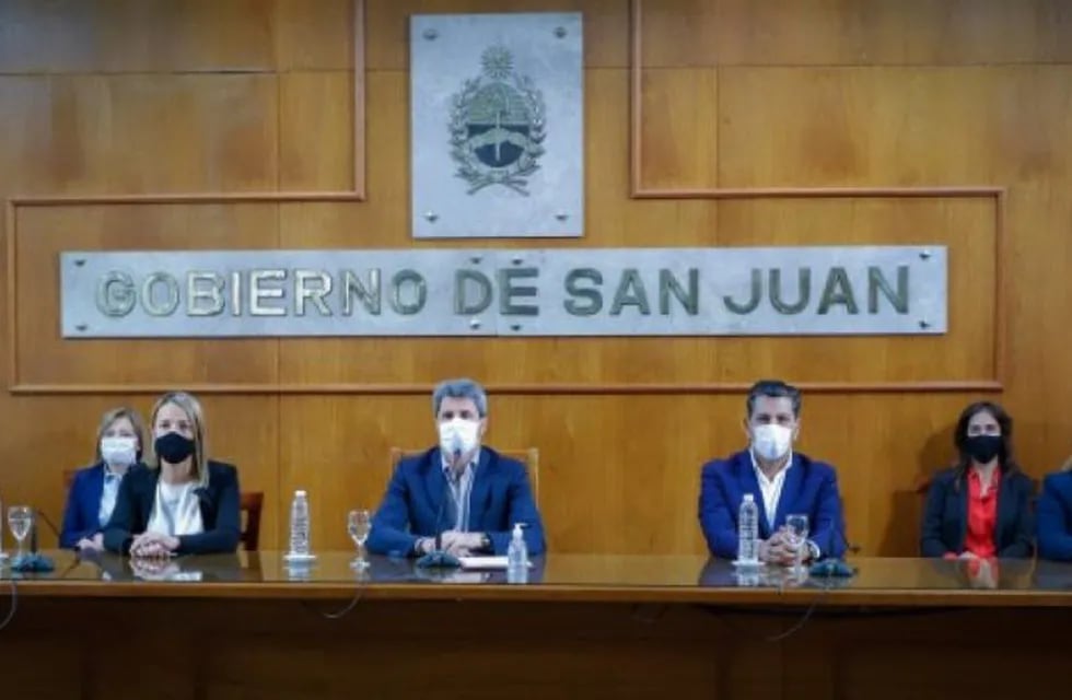 El gobernador Sergio Uñac y todo su gabinete anunciaron las medidas.