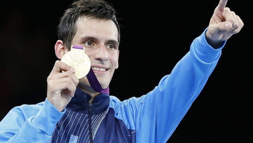 Sebastián Crismanich, máximo referente argentino del taekwondo, portando la única medalla dorada de Argentina en los Juegos Olímpicos de Londres 2012 (Foto: Diario Chaco).