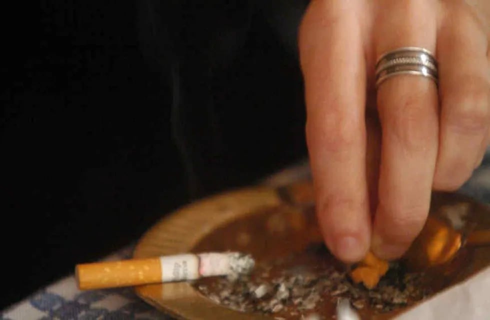 TABAQUISMO. El consumo de tabaco y la exposición al humo causan cada año la muerte de más de 8 millones de personas en el mundo. (Archivo).