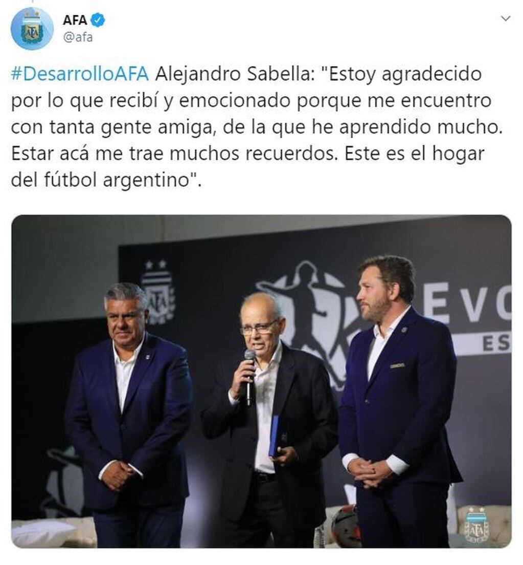 Alejandro Sabella fue homenajeado en la AFA. (Twitter/@afa)