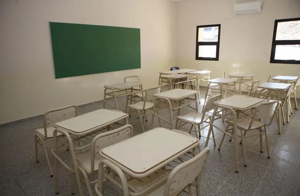 Suspenden las clases en dos escuelas de Neuquén por conflictos entre alumnos.