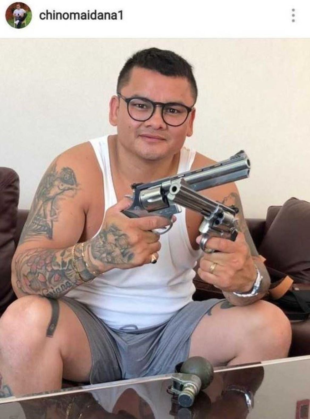 La nueva polémica foto del "Chino" Maidana: con armas y una granada