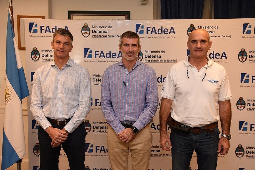 Convenio entre representantes de FAdeA, ANAC, y la Federación Argentina de Aeroclubes (FADA). (Foto: ANAC)