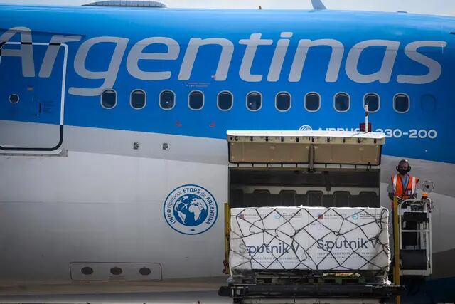 Avión de Aerolíneas Argentinas con vacunas Sputnik V
