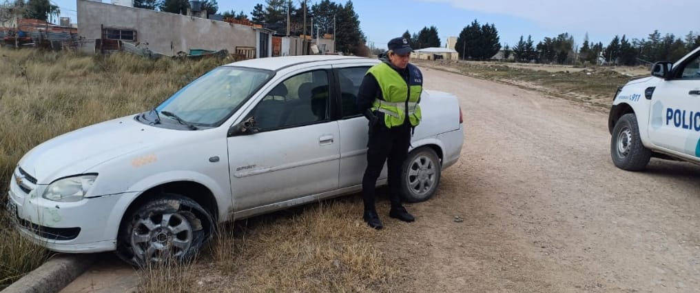 La policía halla auto robado en Tres Arroyos y solicita testigos