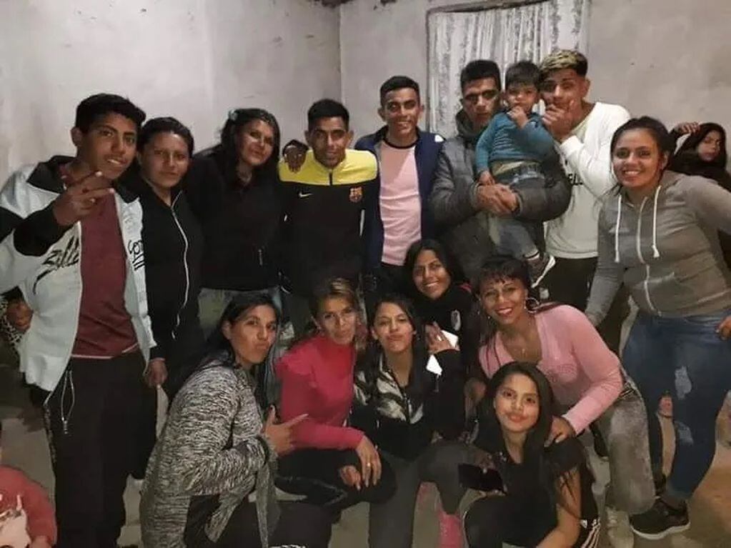 La numerosa familia del delantero sanjuanino de Almagro.