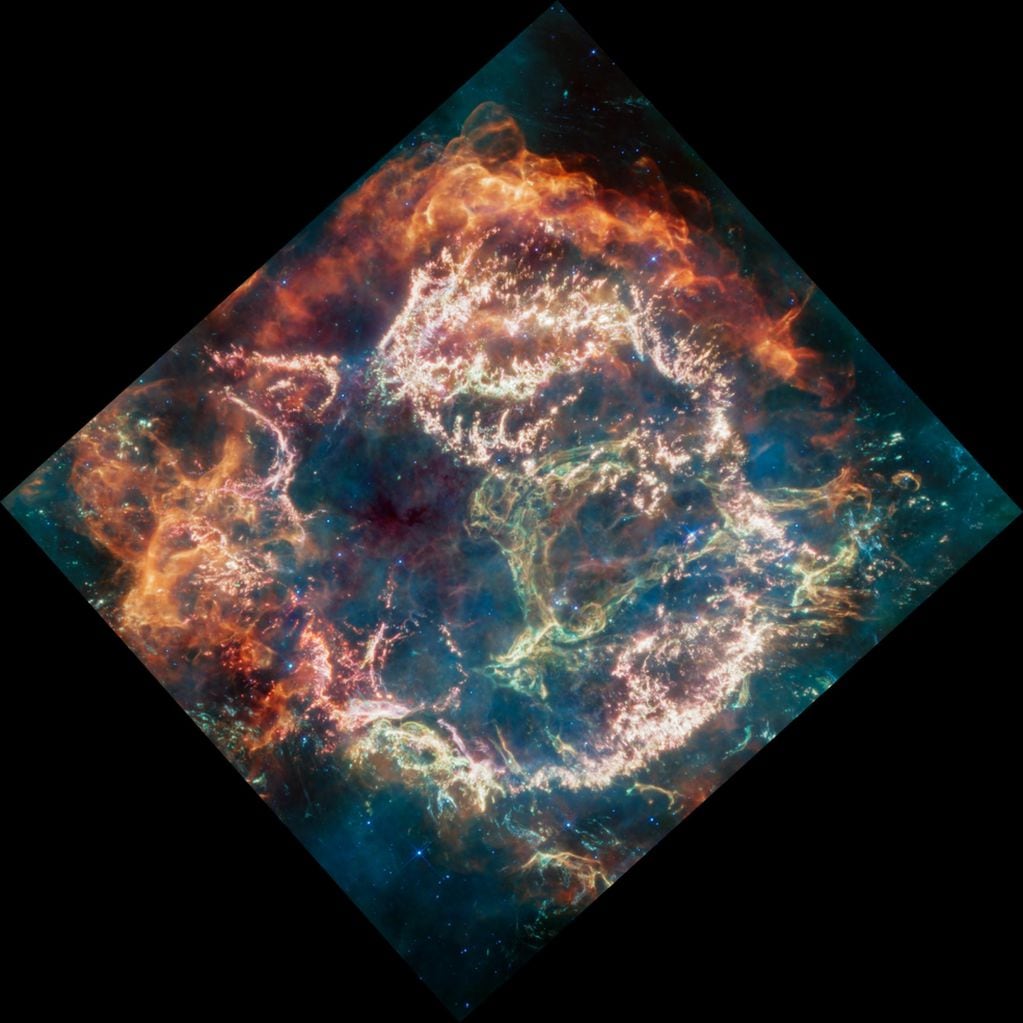 La impresionante imagen de Casiopea A (Cas A), considerado por la NASA como el remanente de una supernova que está situado a unos 11.000 años luz de la Tierra en la constelación de Casiopea.