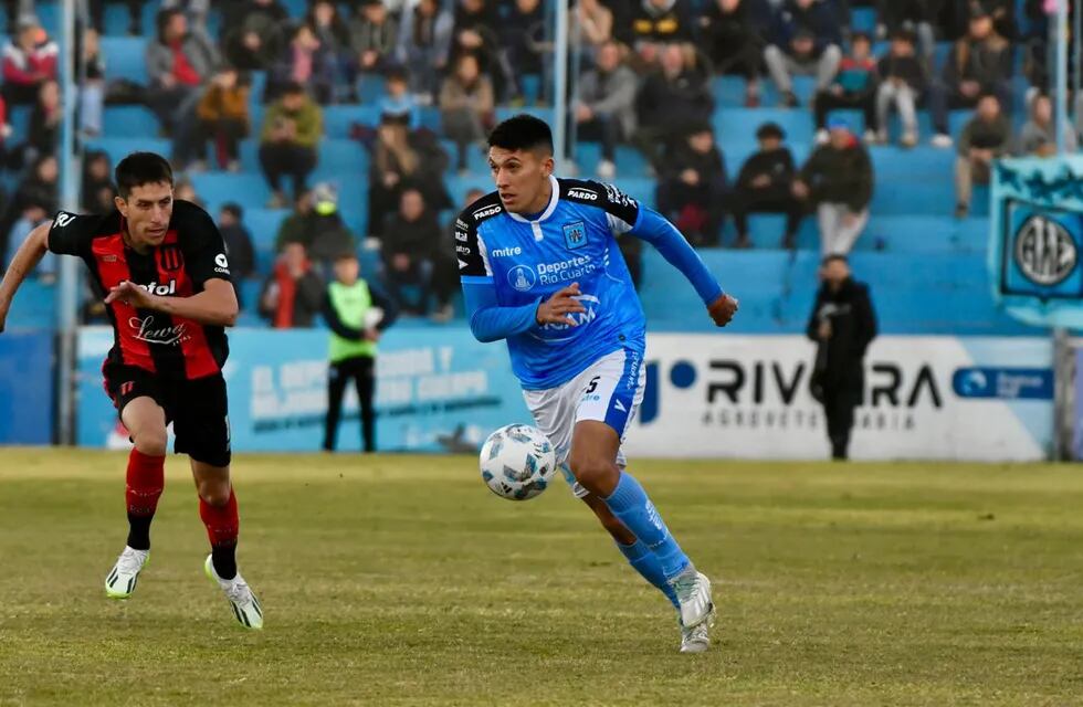 Estudiantes Rio Cuarto se lo empató al final a Defensores de Belgrano (La Voz).