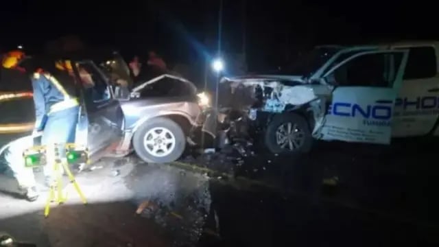 Aparatoso accidente en Puerto Leoni: dos vehículos colisionaron entre sí